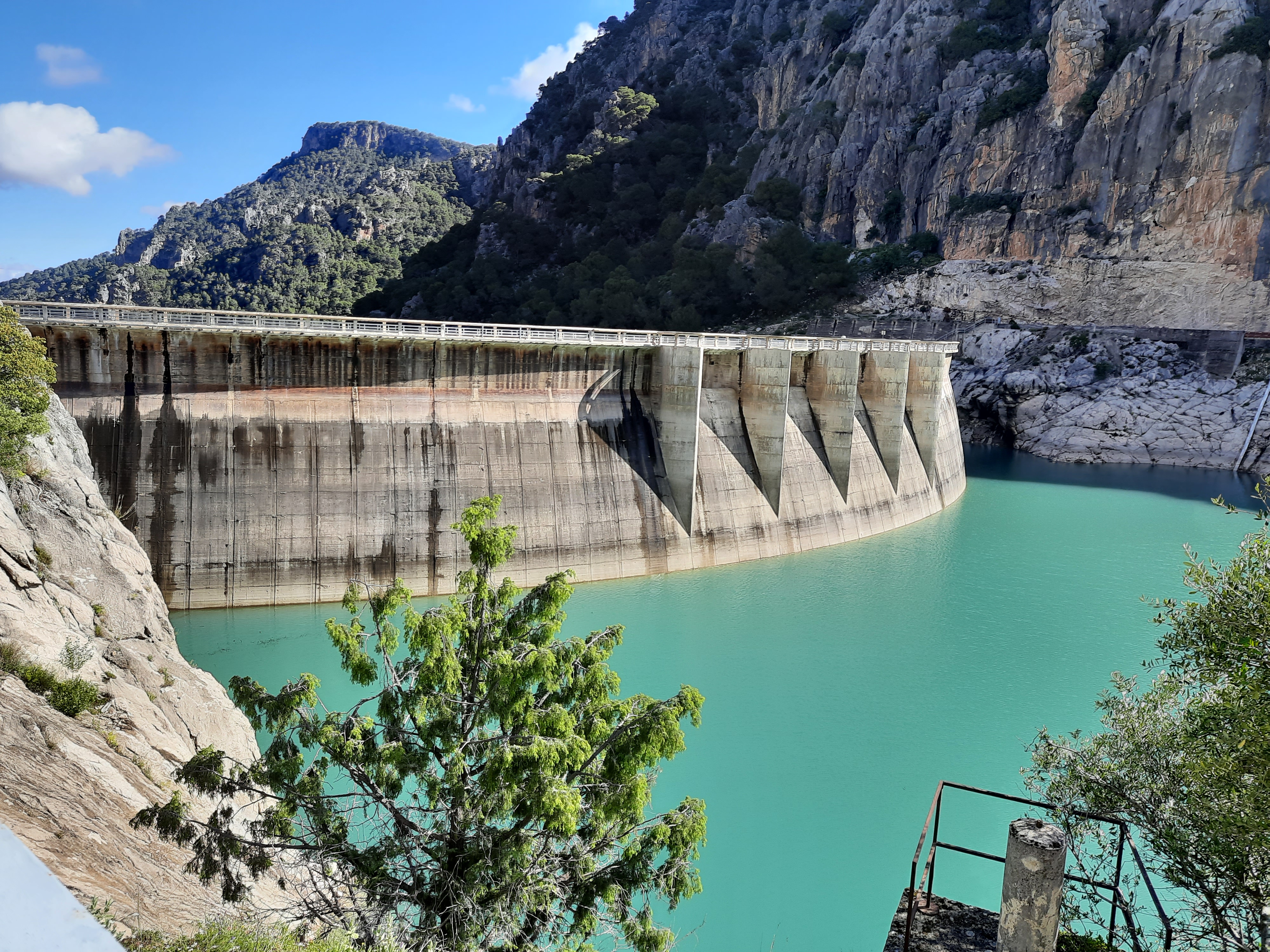 Presa QUIEBRAJANO – Fuente.IDOM