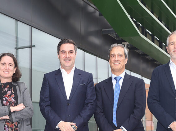 Mikel Jauregi, minister with the Basque Government, visits IDOM